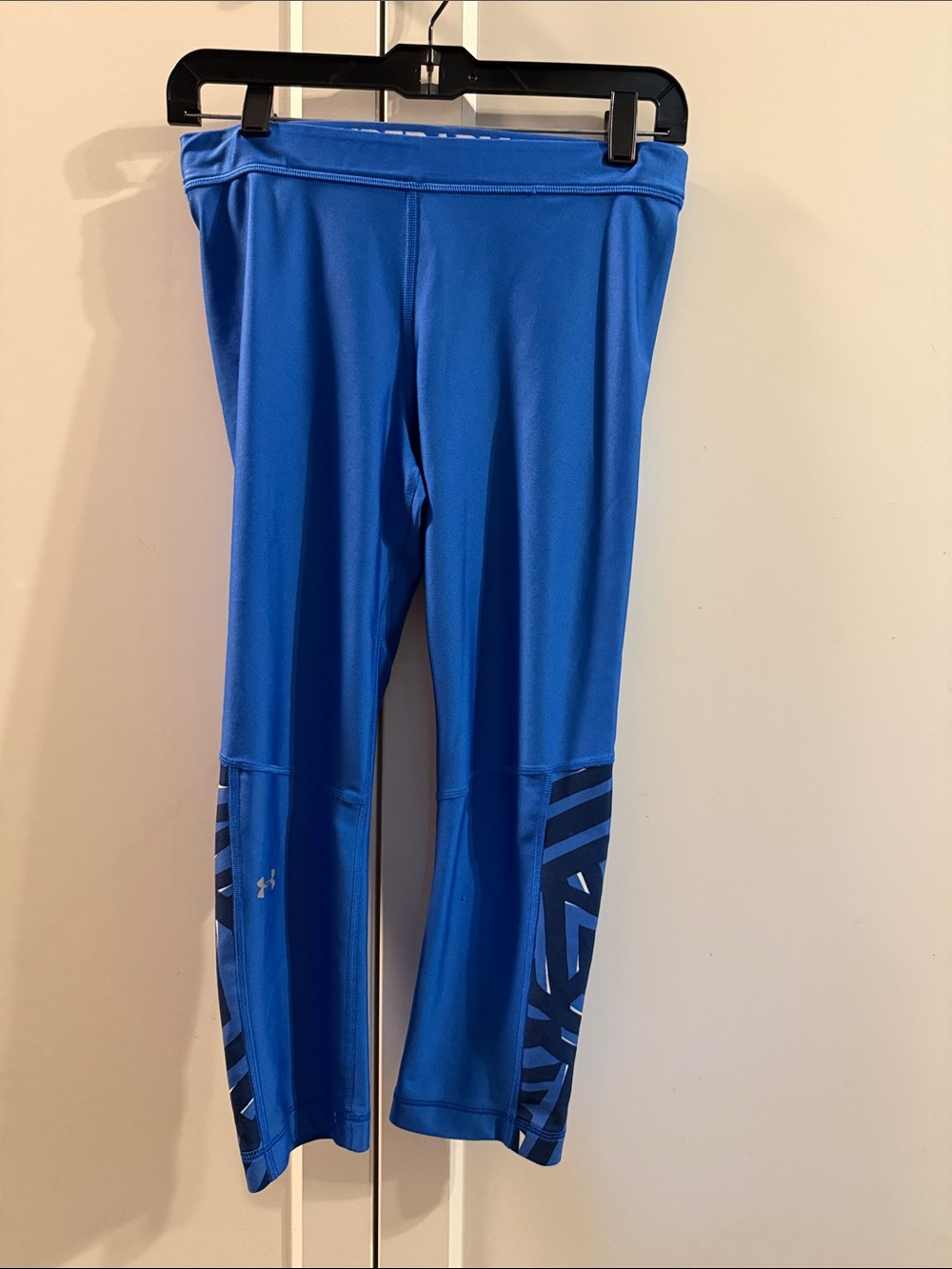 Under Armour Women’s Blue Printed Capri Leggings Size Unknown (S/M)